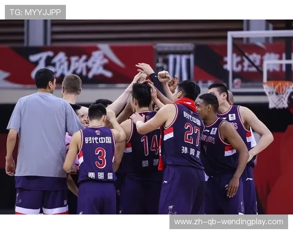 黄海之滨激情对决:CBA篮球与青岛足球荣耀激烈碰撞 黄海之滨激情对决:CBA篮球与青岛足球荣耀激烈碰撞